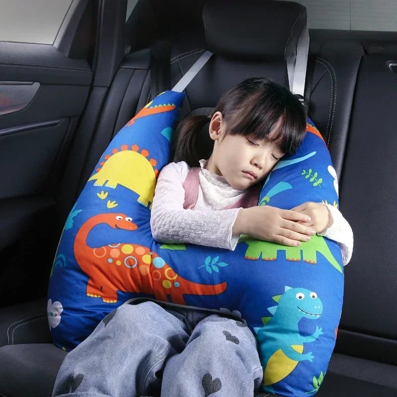 Almofadas Para Carro Infantil H com o passador de cinto de segurança